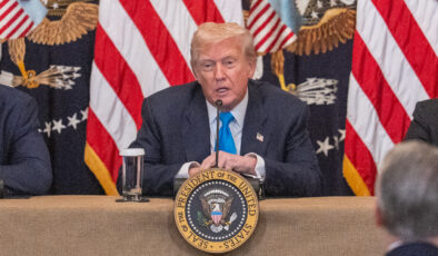 Trump’tan Çin ve Hürmüz Boğazı Açıklaması: “Şi Cinping Bana Kocaman Sarılacak”