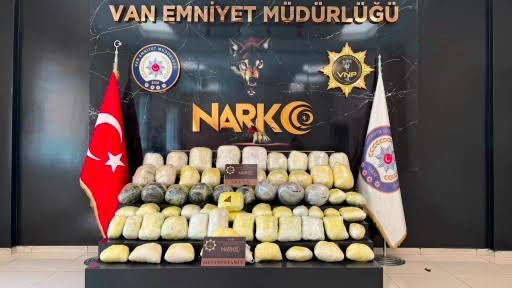 Van’da durdurulan kamyondan 74 kilo uyuşturucu çıktı