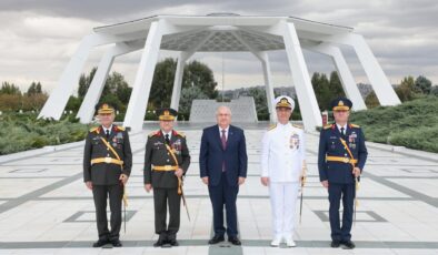 Bakan Güler Ve TSK Komuta Kademesinden Devlet Büyükleri Anıt Mezarlığı’na Ziyaret