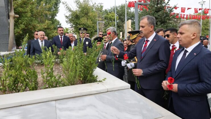 Ağrı’da 30 Ağustos Zafer Bayramı’nın 104. yıl dönümü kutlamaları yapıldı